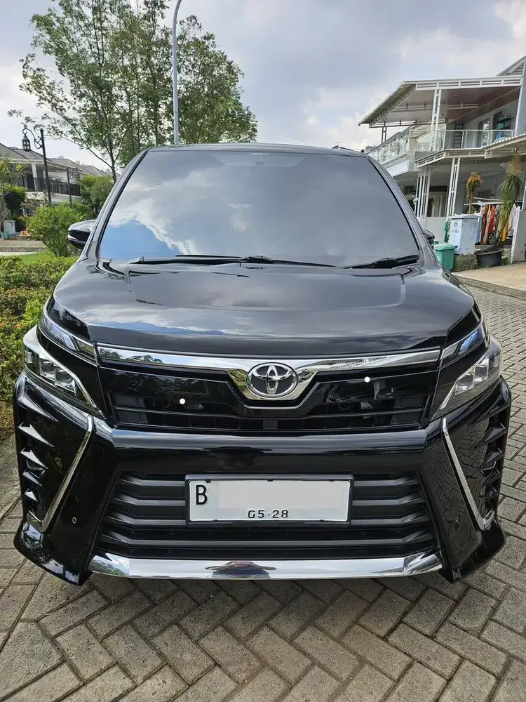 VOXY ISTIMEWA KM RENDAH