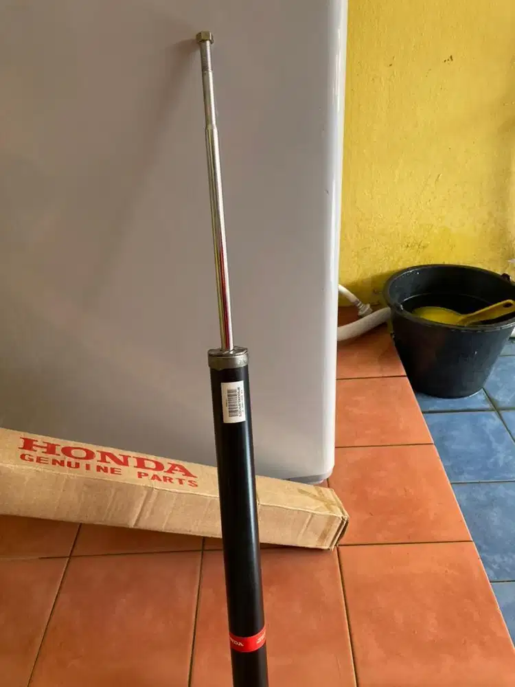 shockbreaker honda mobilio belakang