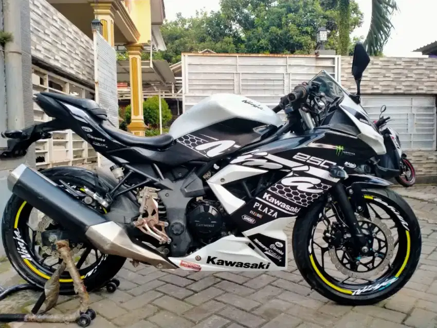 Kawasaki Ninja 250 lengkap sehat mesin segel keterangan detail fibawah