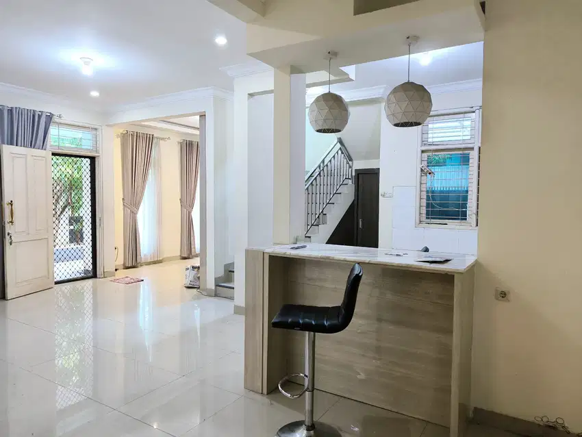 Jual Cepat, Rumah Rapih Semi Furnish Posisi Hoek Di Sunter Paradise