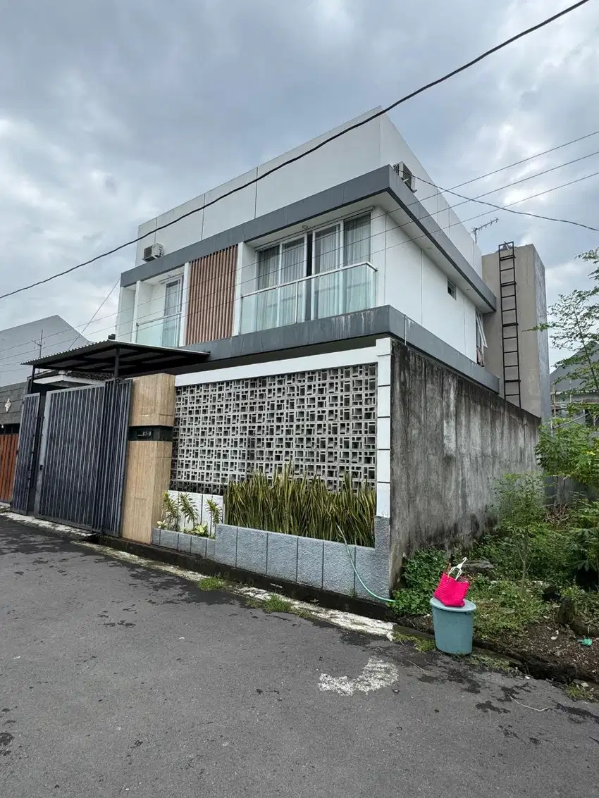 Rumah Mewah 2 Lt Full Furnish Lingkungan Perumahan Nyaman Sukoharjo