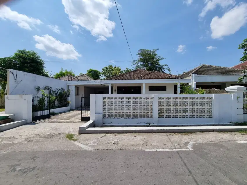 Bu Rumah Murah Hitung Tanah Strategis Gajahan Colomadu