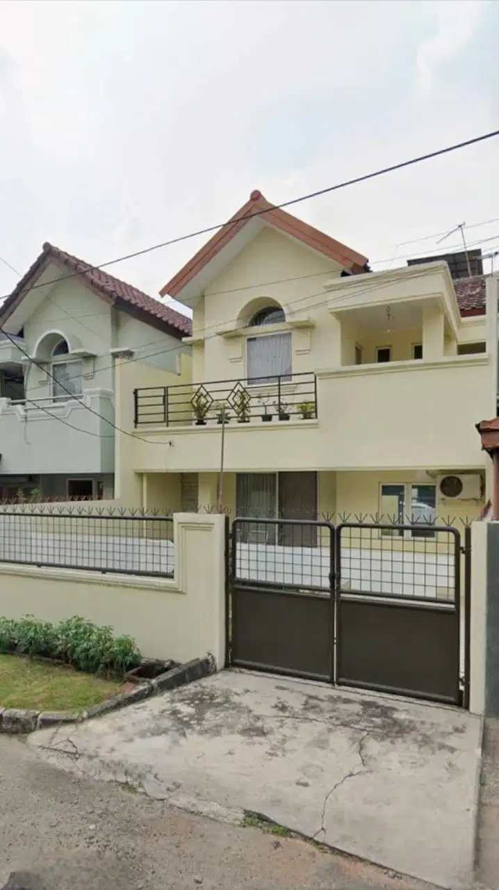 Rumah 2 Lantai di Taman Semanan Indah Lokasi Strategis