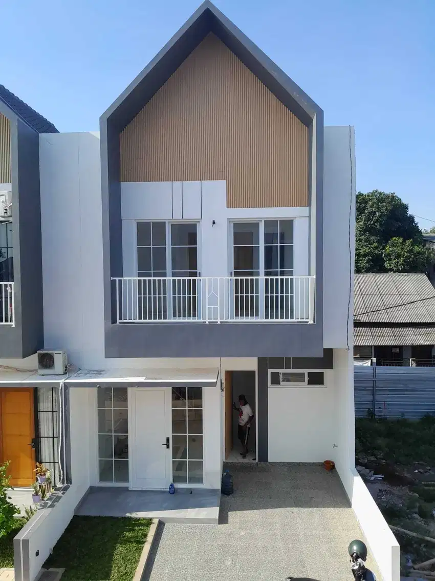 BEST PRICE ! Rumah 2 Lantai Full Bata Merah 9 Menit LRT Cikunir