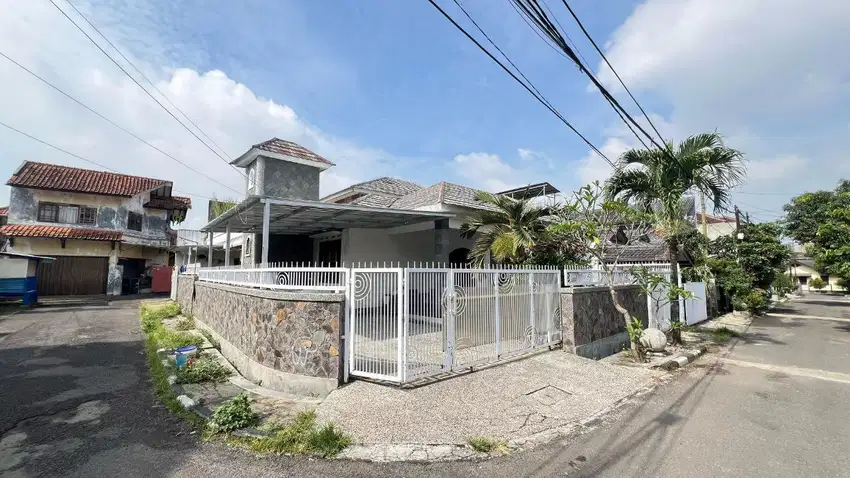 Rumah Bagus Posisi Hook Di Ujung Berung Indah
