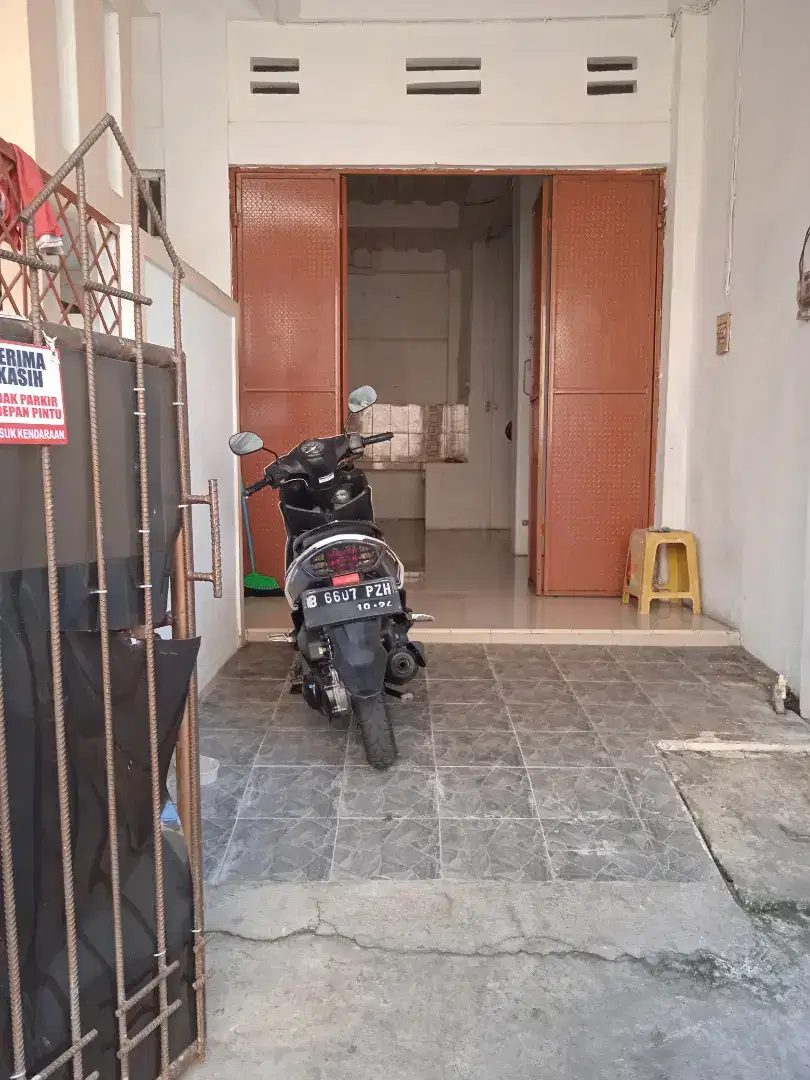 Disewakan rumah pinggir jalan