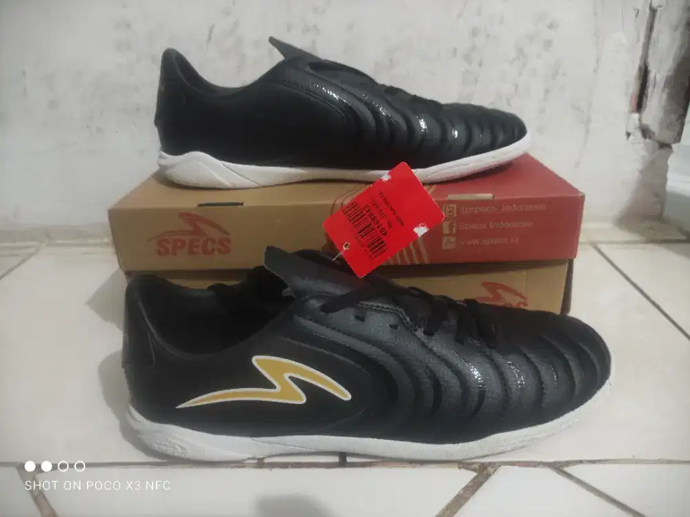 Sepatu futsal size 43 original specs