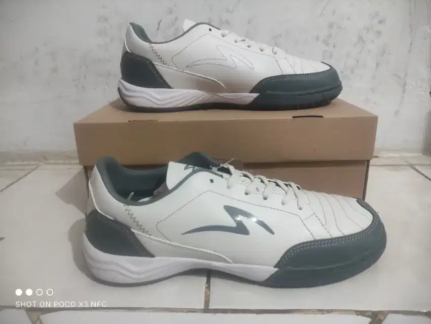 Sepatu futsal specs size 39 original
