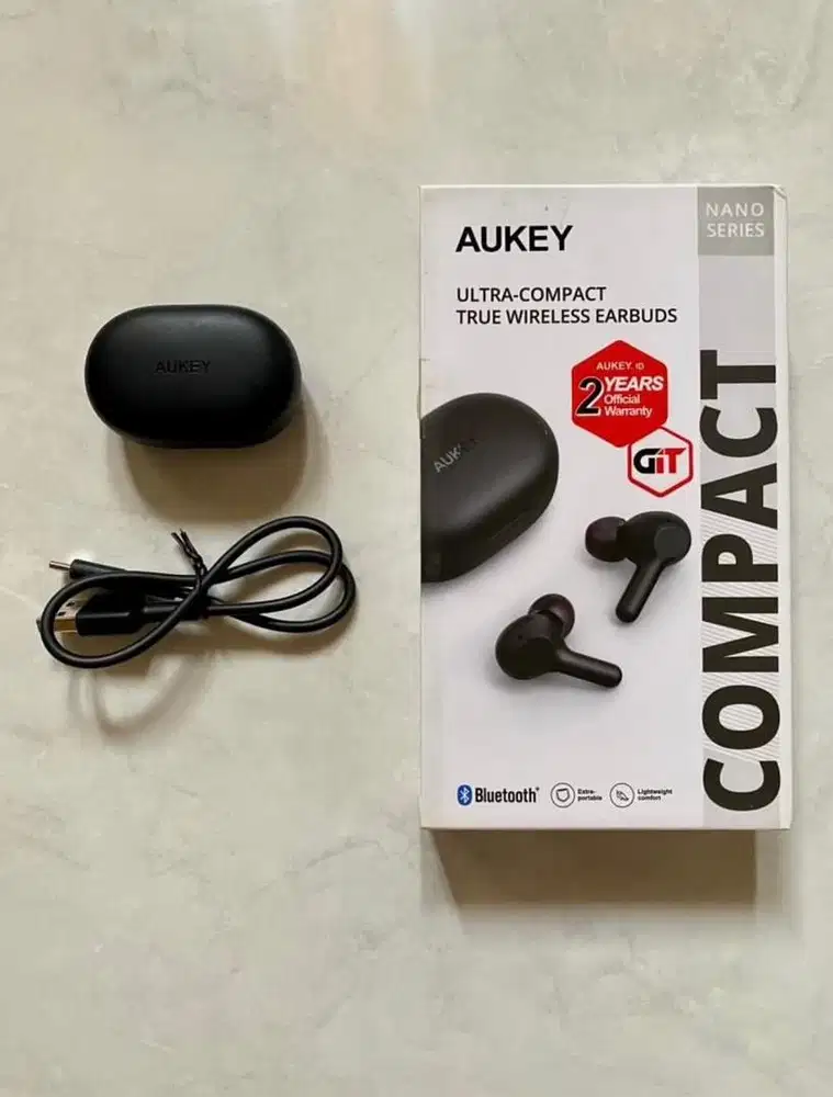 TWS Bluetooth Aukey Hitam