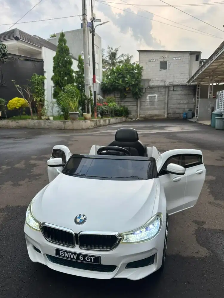 Mobil Aki BMW GT 6