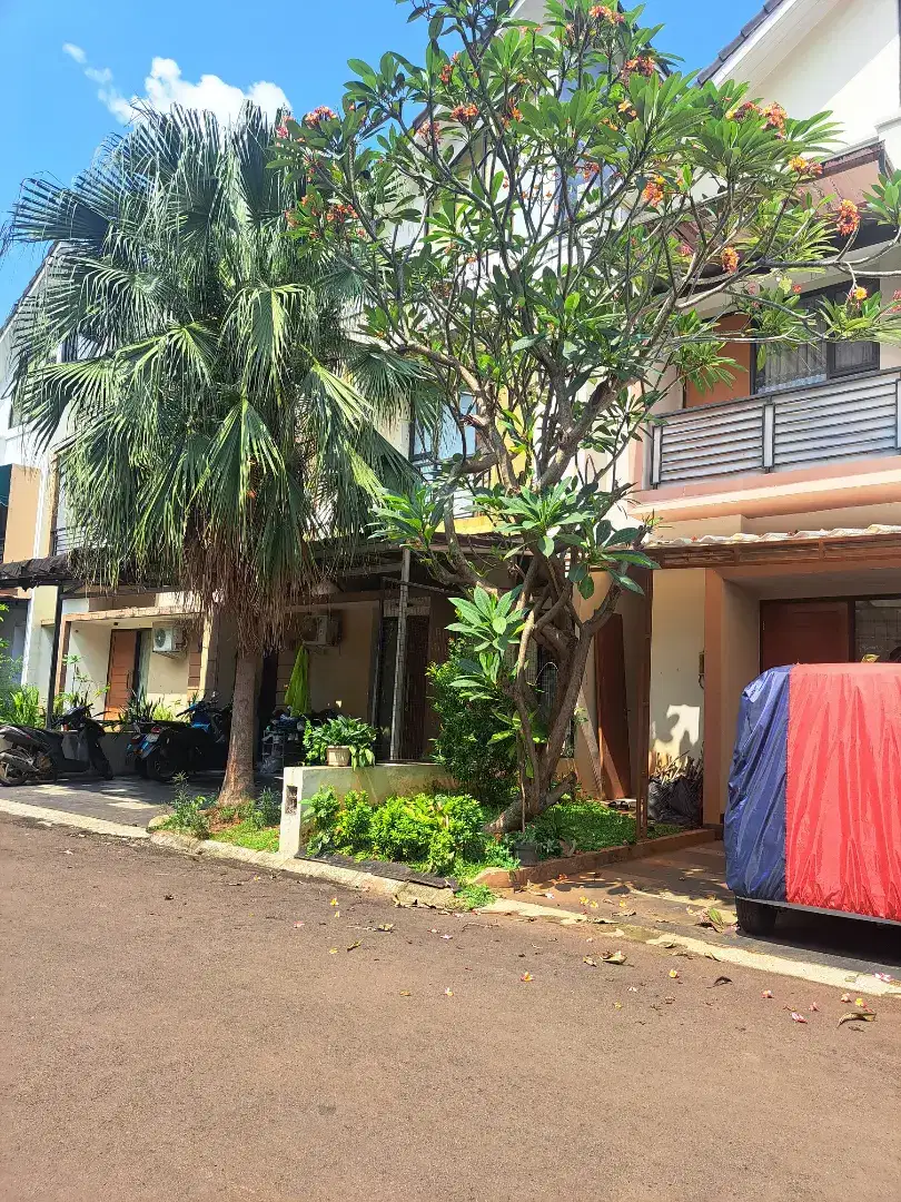 Rumah cantik 2 lantai jual cepat dekat mrt lb bulus