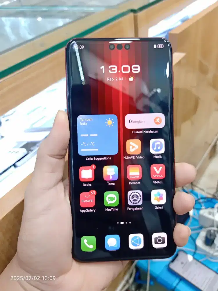 Huawei Mate 60 RS Warna RED