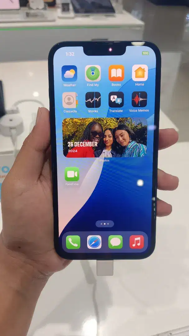 Iphone 16e | iOS 18 | Chip A18 GPU 4-core | ceramic shield