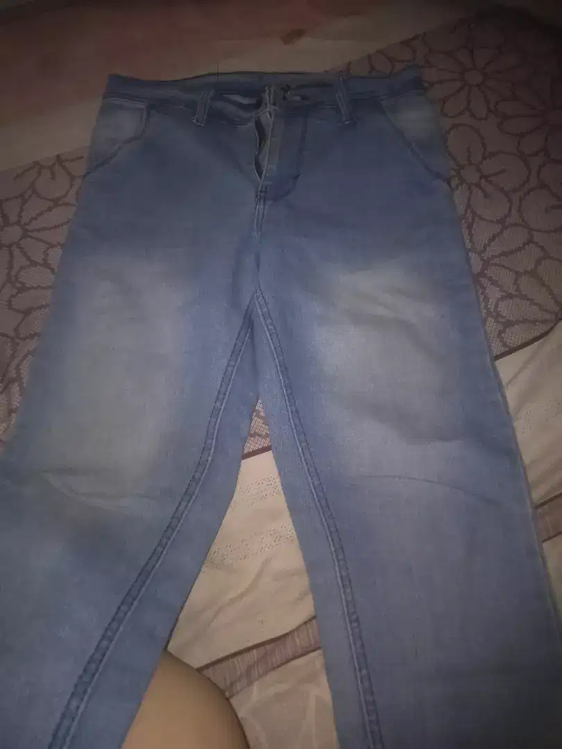 Celana levis pria