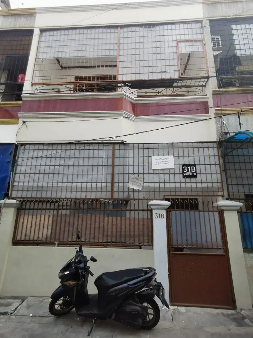 DISEWAKAN RUMAH DI PADEMANGAN TIMUR