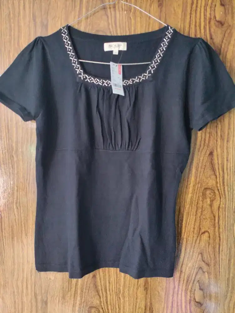 Atasan Wanita Masih BARU