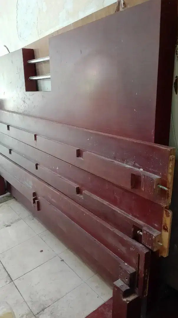 Dipan (Divan) tempat tidur, Bahan kayu + multipleks tebal, ukr 180x200