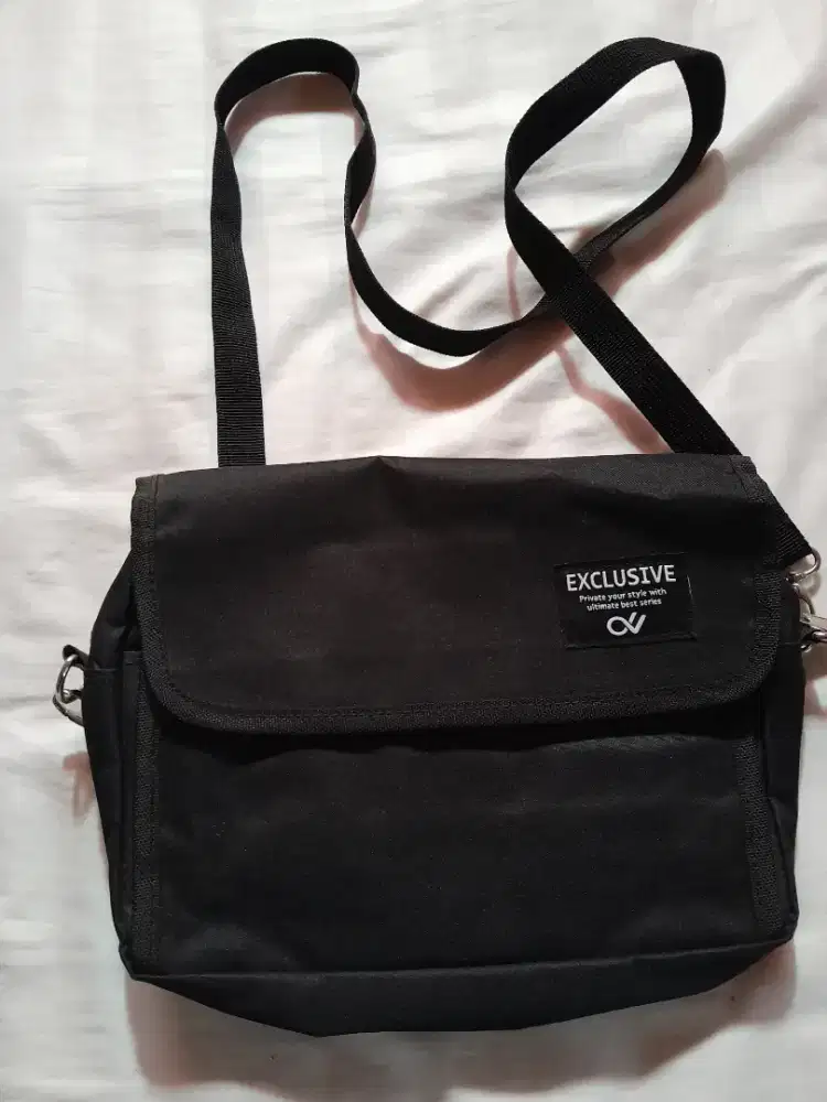 Tas slempang distro warna hitam