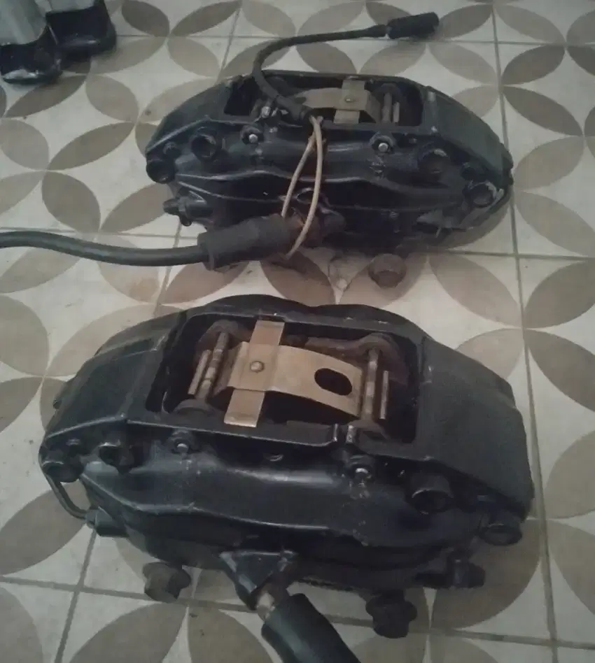 JUAL kaliper rem BREMBO F40 4 pot OEM BMW
