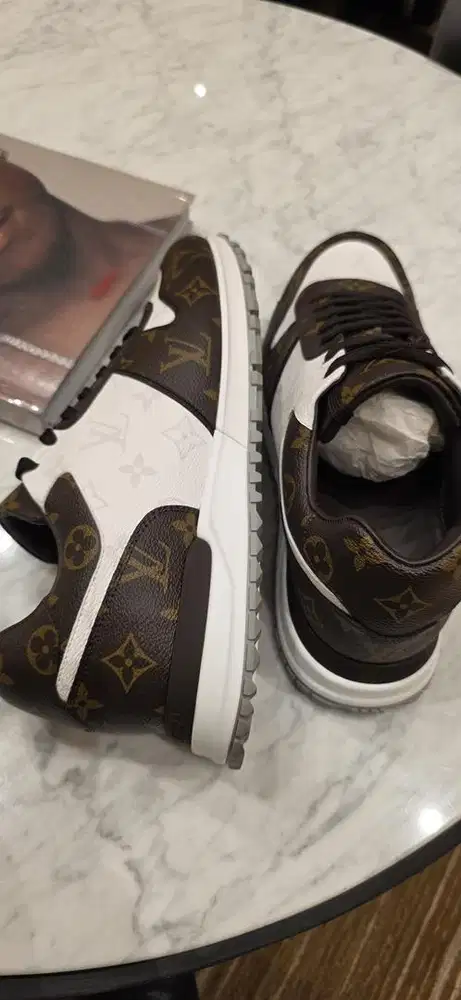 Run Away Sneakers LV uk 42