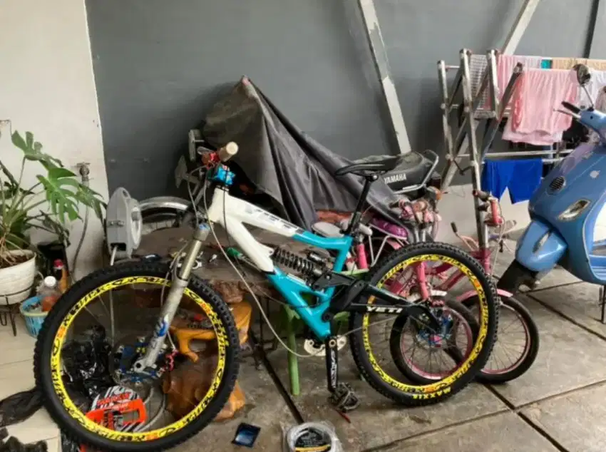 Sepeda downhill Yeti RDH 303