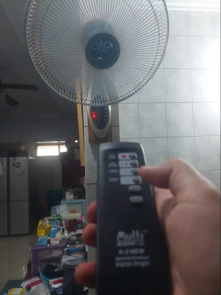 Kipas Angin Dinding Digital Remote Normal Lancar