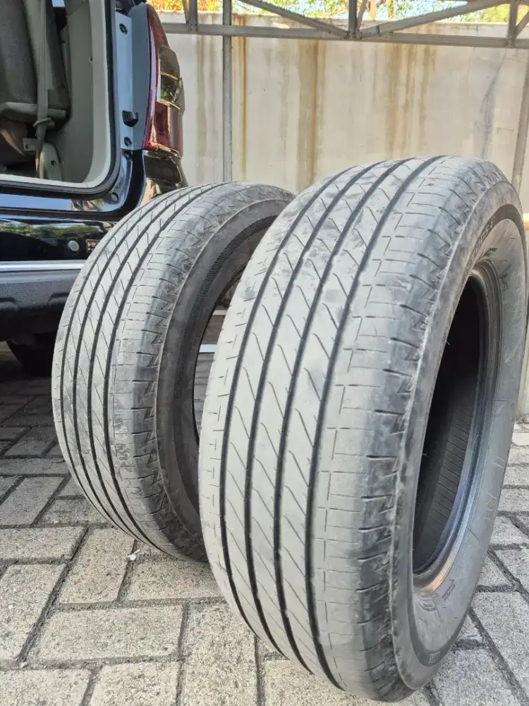 Bridgestone 215 / 65 R15 ,96V.  ban bekas good looking