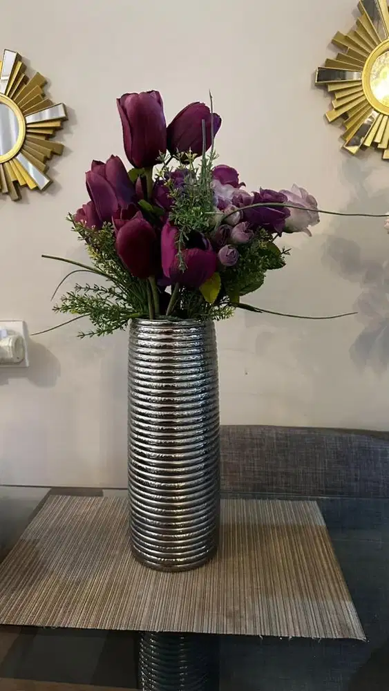 jual bunga tulip artificial  + vas silver by informa