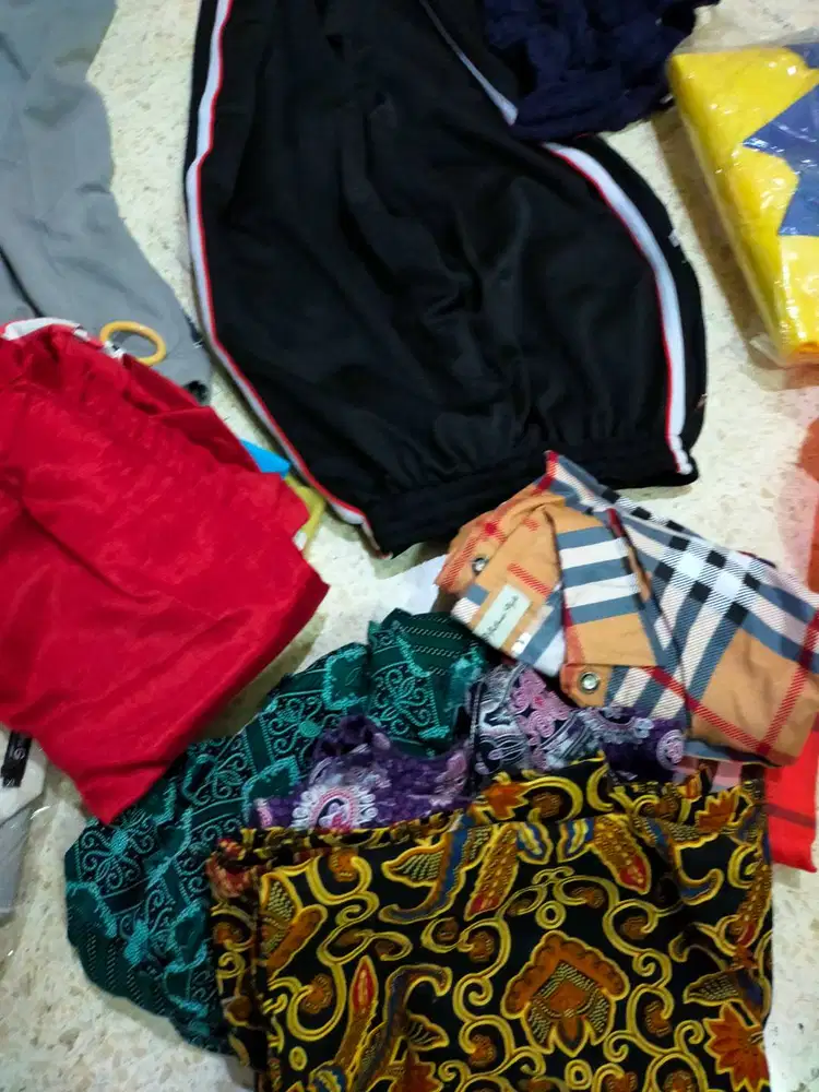 Dijual baju dan celana borongan, kondisi layak