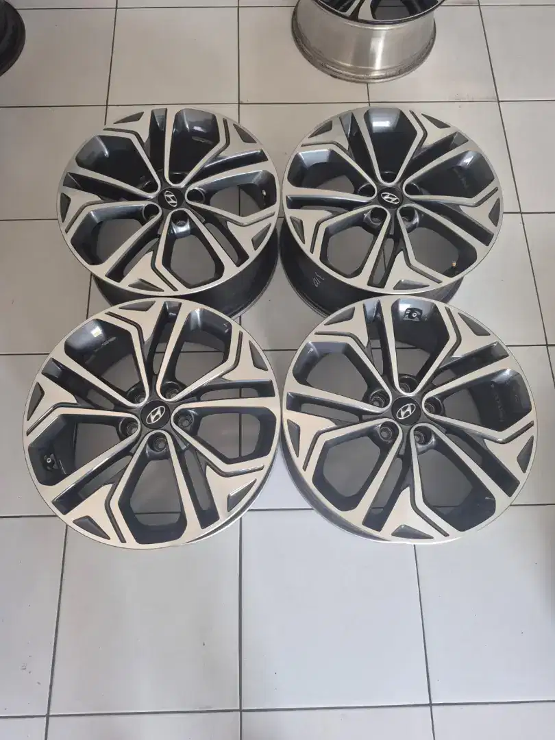 Velg oem hyunday Santafe R19 pcd 5×114.3 lebar 8 et51..4pcs