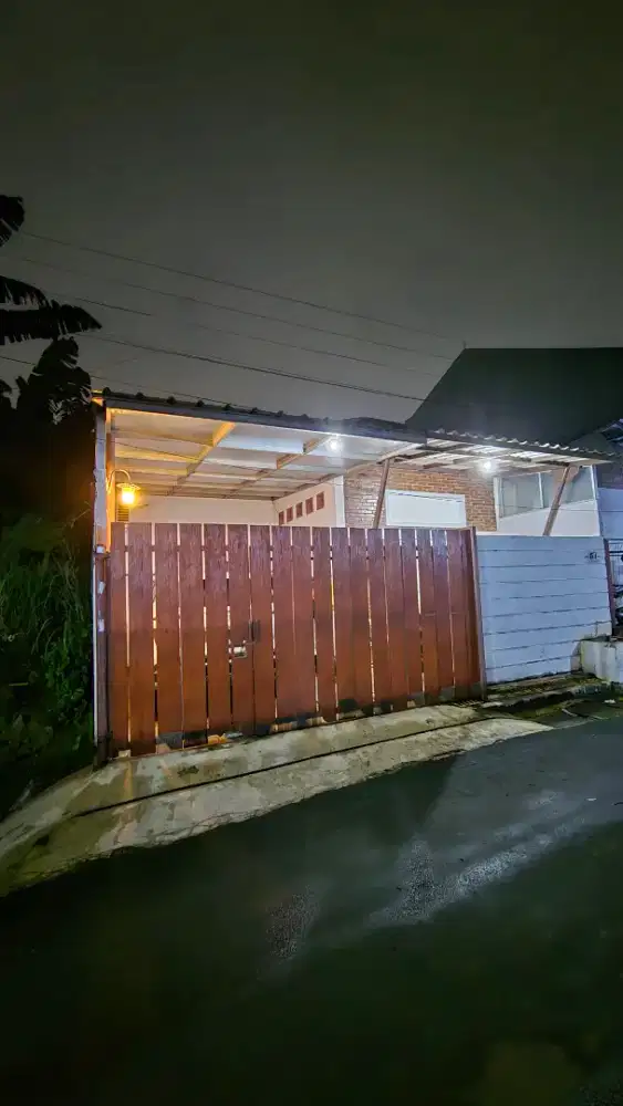 Dijual Rumah dengan lokasi strategis di Serua Asri Ciputat