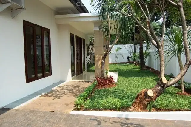 Disewakan Rumah Luas Ada Swim Pool Bebas Banjir Di Jaksel AY16636