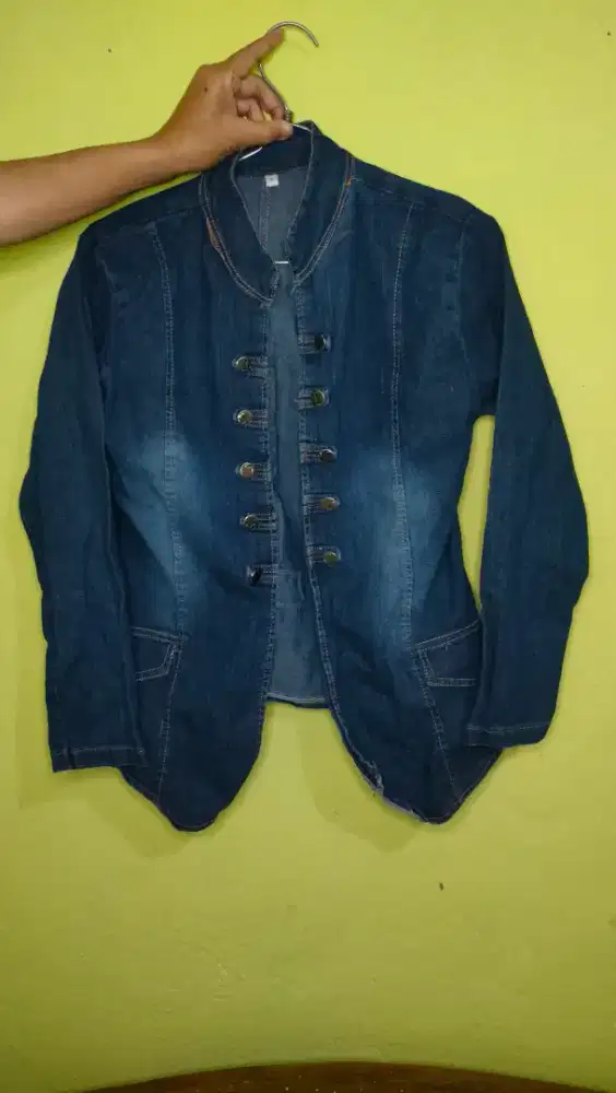 Jaket levis biru