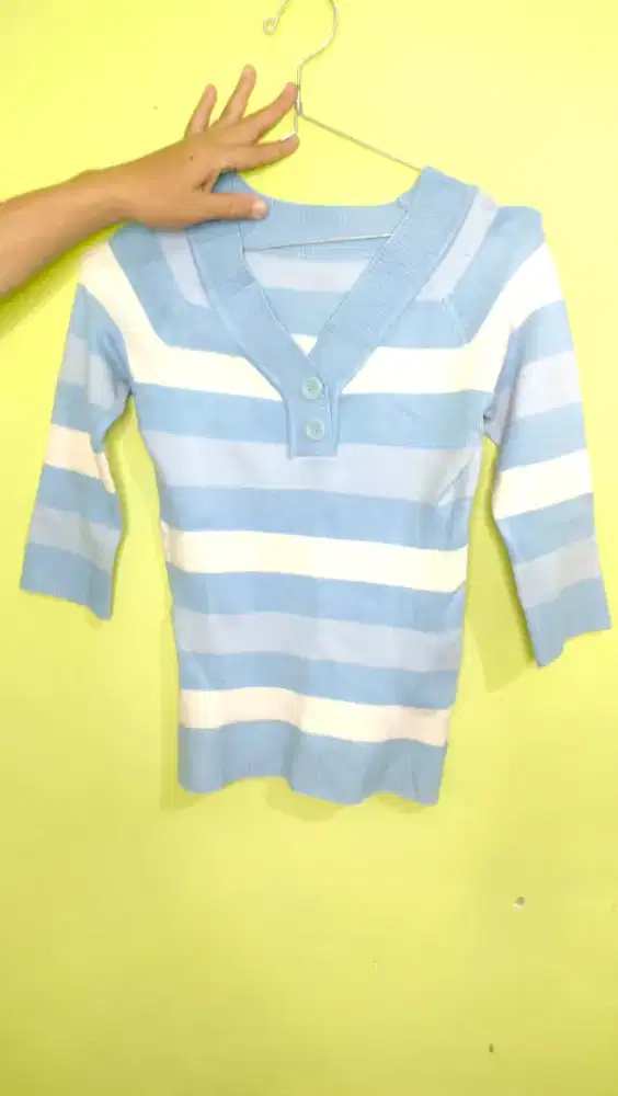 Atasan wanita rajut salur biru