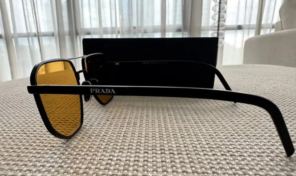 ᪥  PRADA sunglasses pilot 100 UV protection
