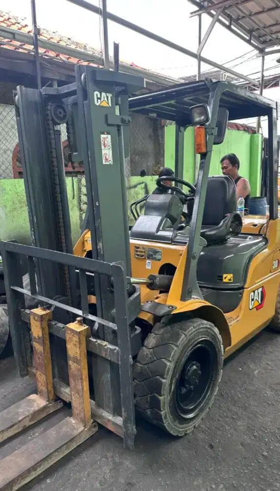 Forklift bekas Murah Cat 3 Ton 2013