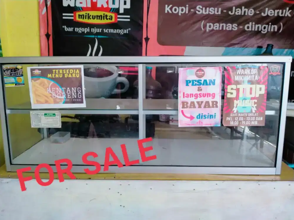 Etalase ukuran 1*1,5 m2