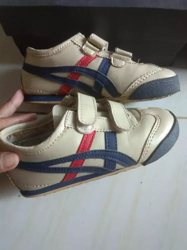 Sepatu anak size 30