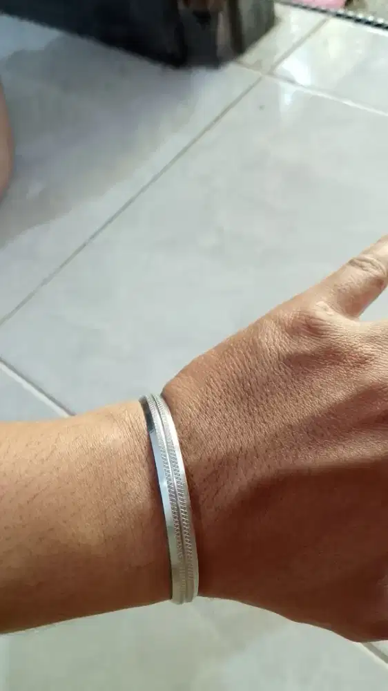 Gelang pria ukir tidak berkarat dan berbau