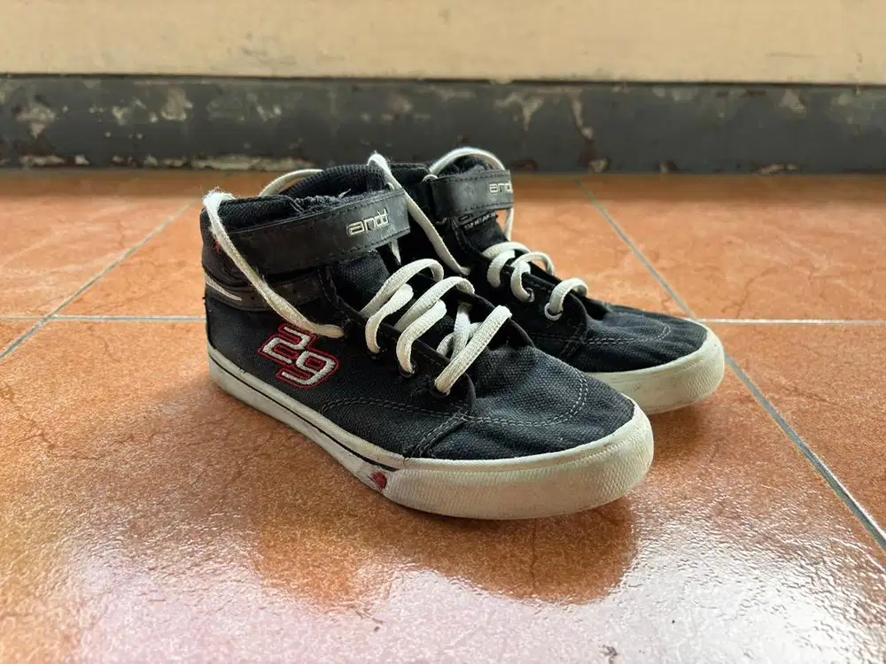 Sepatu Kets Anak