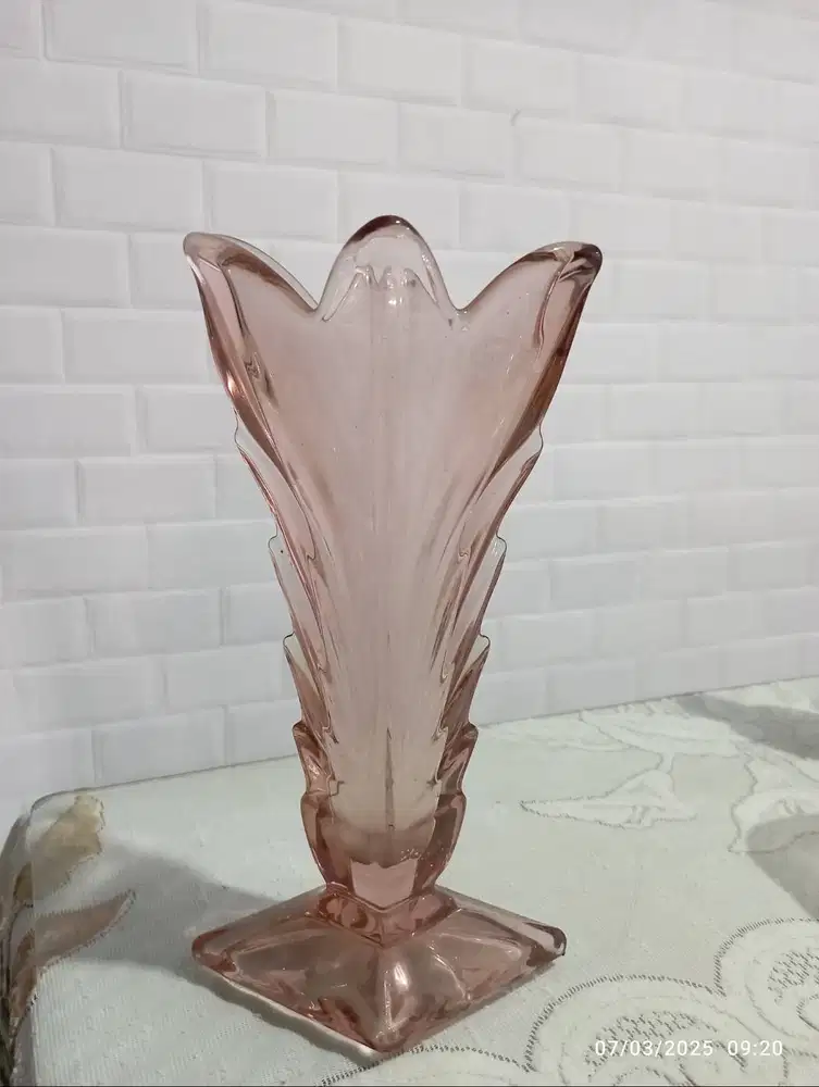 Vas bunga kristal bohemia warna pink