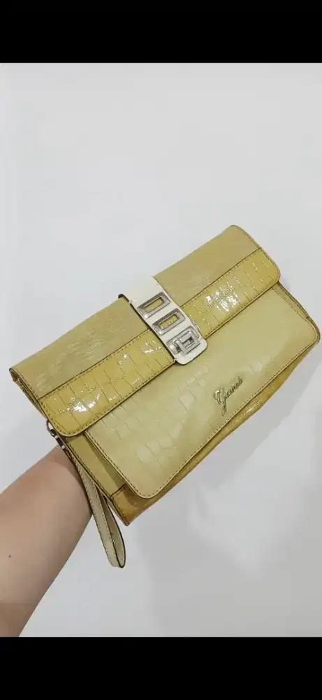 DIJUAL CLUTCH BAGS WANITA , ORIGINAL GUESS 1000 % + DUSTBAG .