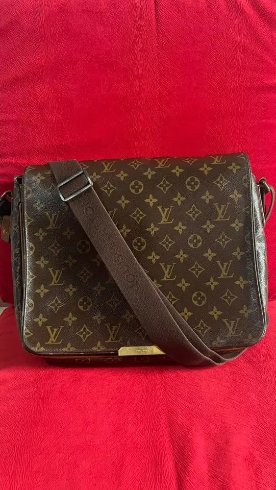 Tas Selempang LV