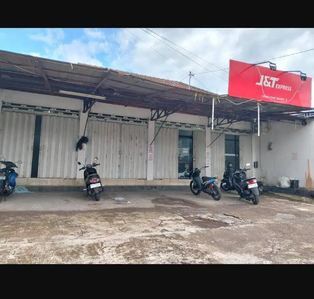 Ruko Pinggir Jalan Raya Seririt