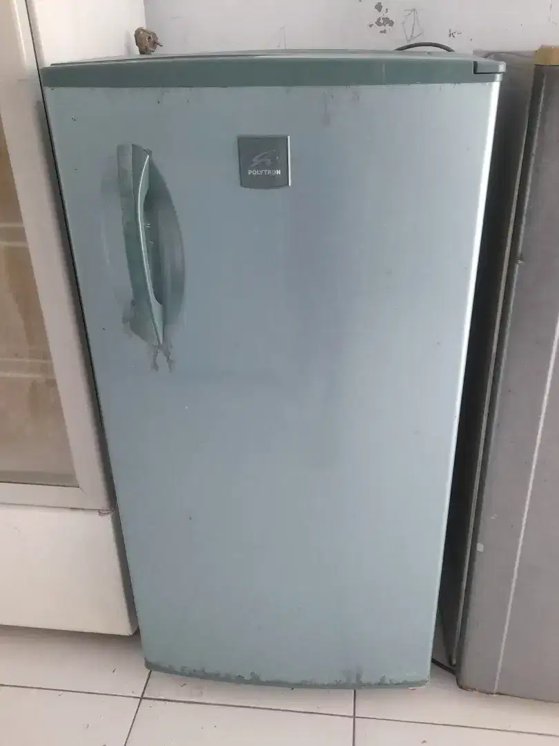 Kulkas 1 Pintu Polytron . Second . Bergaransi