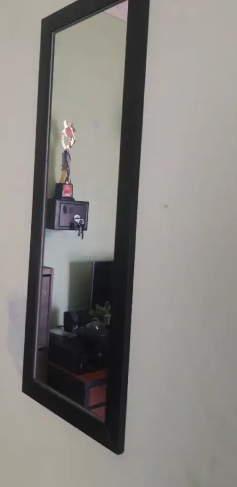 Cermin hiasan untuk ruangan yg minimalis