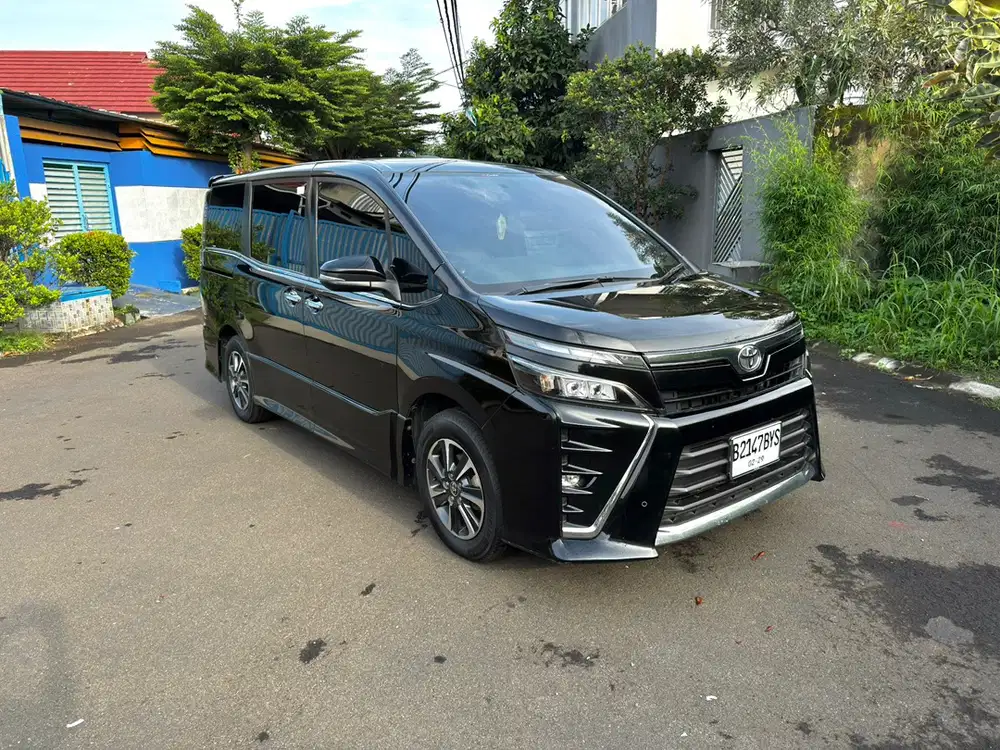 Toyota Voxy 2019