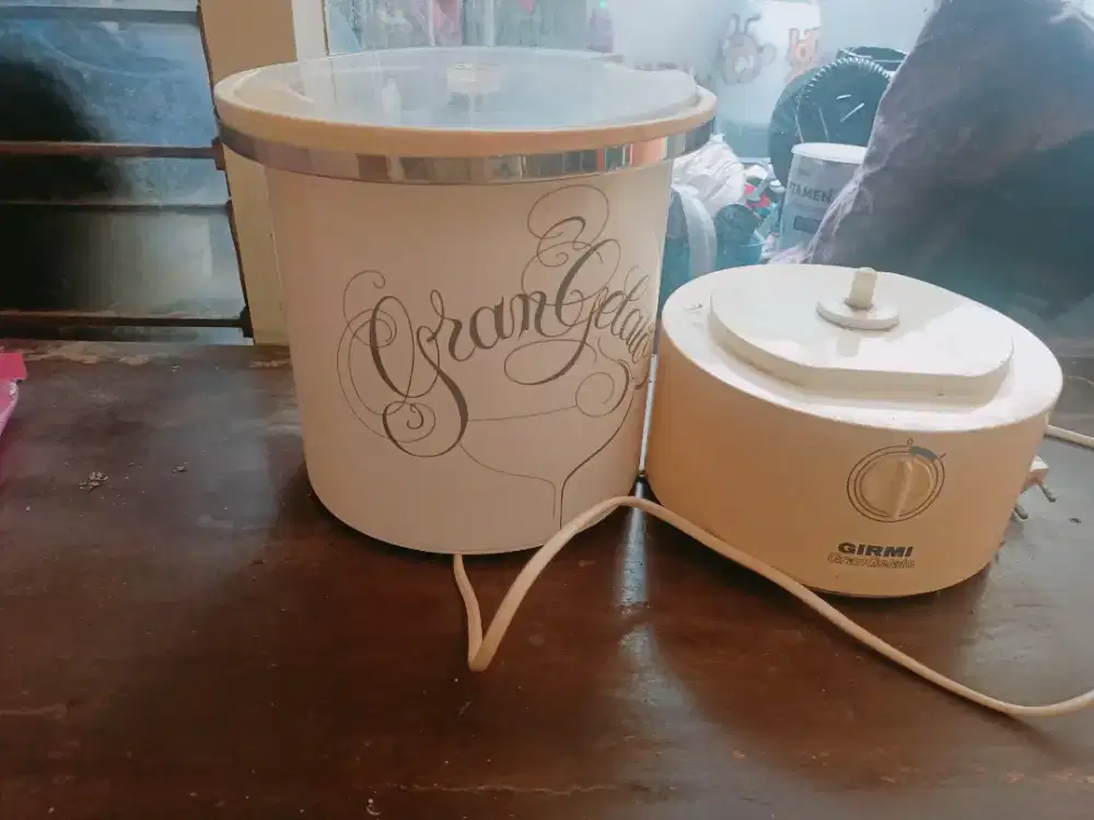 Mesin pembuat es krim rumahan