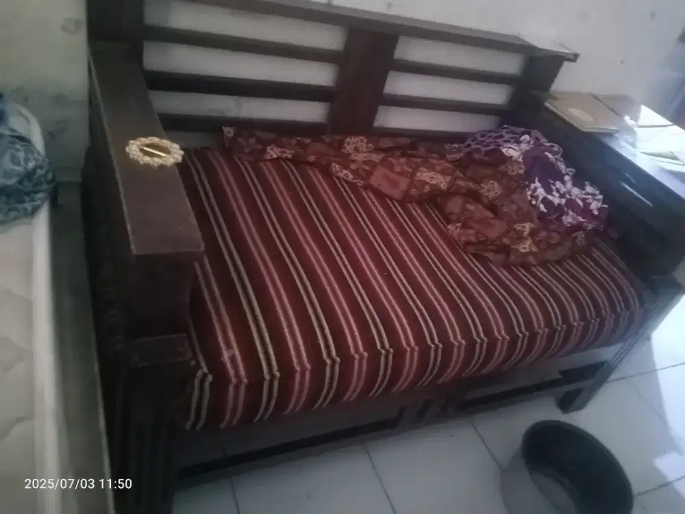 Jual bangku kayu kondisi 90% bagus dan layak