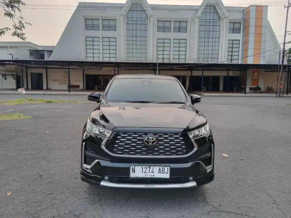 Toyota Innova Reborn Zenix Q HB modelista hybrid CVT 2022